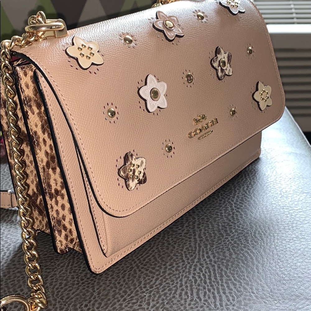 Beautiful COACH Handbag/RETAIL $428!!